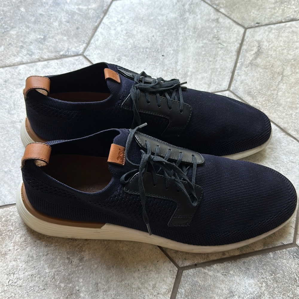 Wolf and shepherd navy swiftknit sneakers men’s size 13